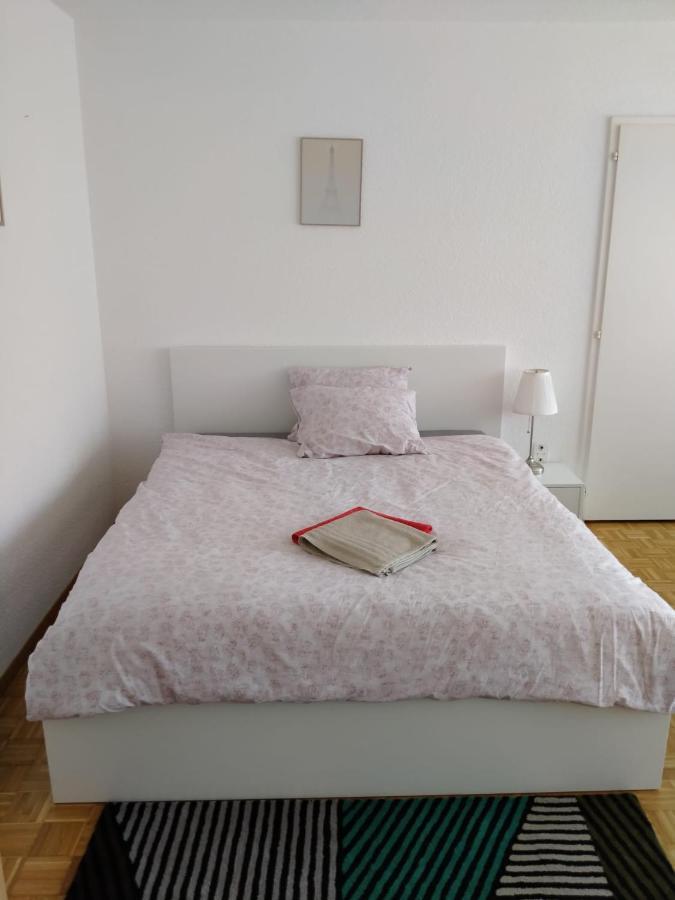 Studio, 4-7 Mins To Main Station By Train Apartment *